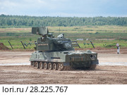 Советский и российский зенитный пушечно-ракетный комплекс SA-19 Grison «Тунгу́ска» (2К22) в движении на Международном военно-техническом форуме "Армия-2017", вид сзади. Московская область, полигон "Алабино" Редакционное фото, фотограф Малышев Андрей / Фотобанк Лори