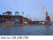 Терминал ВостокМорСервис и командно-диспетчерский пункт радиотехнического поста (РТП "ГОЛДОБИНА"). Мыс Голдобина, Владивосток (2018 год). Редакционное фото, фотограф Алексей Гусев / Фотобанк Лори