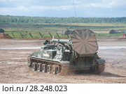 Самоходный советский 240-мм миномёт 2С4 Тюльпан (объект 240) разворачивается в движении на Международном военно-техническом форуме "Армия-2017". Московская область, полигон "Алабино" Редакционное фото, фотограф Малышев Андрей / Фотобанк Лори