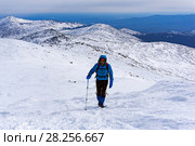 Mountaineer goes up the snow-covered mountain slope. Стоковое фото, фотограф Евгений Харитонов / Фотобанк Лори