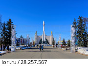 Павильон "Космос" на ВДНХ. Вид с Главной аллеи. Москва, Россия (2018 год). Редакционное фото, фотограф Владимир Устенко / Фотобанк Лори