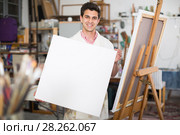 Male artist drawing in studio. Стоковое фото, фотограф Яков Филимонов / Фотобанк Лори
