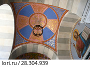Фрагмент росписи свода в храме. Владимирский собор (усыпальница адмиралов). Крым, Севастополь (2014 год). Редакционное фото, фотограф Щеголева Ольга / Фотобанк Лори