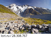 Mount Cook from the Hooker Valley track, Aoraki Mount Cook National Park on South Island, New Zealand. Стоковое фото, агентство BE&W Photo / Фотобанк Лори