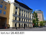 Москва, улица Плющиха, дом № 10. Николаевский дом Братолюбивого общества (1897—1899, архитектор И. П. Машков). Офис Russobank (2018 год). Редакционное фото, фотограф Овчинникова Ирина / Фотобанк Лори