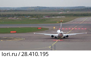 Самолет Boeing 737-8JP (EI-FVI) авиакомпании Norwegian Air International на рулежной дорожке аэропрта Вантаа. Хельсинки, Финляндия (2017 год). Редакционное видео, видеограф Виктор Карасев / Фотобанк Лори