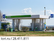 Газовая автозаправочная станция весенним днём. Астраханская область (2018 год). Редакционное фото, фотограф Игорь Низов / Фотобанк Лори