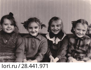 Подружки, 1967 год. Редакционное фото, фотограф Илюхина Наталья / Фотобанк Лори