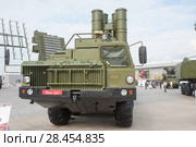 Пусковая установка 5П85СМ2-01 зенитно-ракетного комплекса С-400 "Триумф" в парке "Патриот". Международный военно-технический форум "Армия-2017", вид спереди. Редакционное фото, фотограф Малышев Андрей / Фотобанк Лори