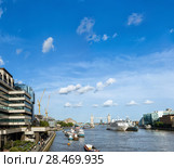 Panorama of city from London bridge. Tower Bridge, Thames river (2017 год). Редакционное фото, фотограф Ирина Мойсеева / Фотобанк Лори