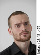 Portrait of a businessman looking at camera, natural light. Стоковое фото, агентство Ingram Publishing / Фотобанк Лори