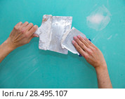 Plastering man hands with plaste on drywall plasterboard hydrophobic construction. Стоковое фото, фотограф Tono Balaguer / Ingram Publishing / Фотобанк Лори
