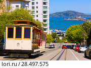 San francisco Hyde Street Cable Car Tram of the Powell-Hyde in California USA (2013 год). Стоковое фото, фотограф Tono Balaguer / Ingram Publishing / Фотобанк Лори