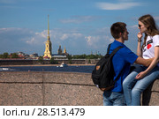 Летний вид с Дворцового моста на Петропавловскую крепость и реку Неву в центре города Санкт-Петербурга, Россия (2018 год). Редакционное фото, фотограф Николай Винокуров / Фотобанк Лори