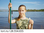 Девочка-подросток на рыбалке в городе. Стоковое фото, фотограф Круглов Олег / Фотобанк Лори