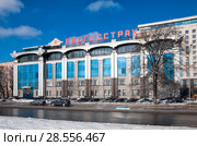 Центральный офис «Росгосстрах».Ушаковская набережная 5. Филиал в Санкт-Петербурге. (2018 год). Редакционное фото, фотограф Румянцева Наталия / Фотобанк Лори