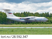 Ил-76МД (бортовой RF-78807) на посадке, аэродром Мигалово, Тверь (2018 год). Редакционное фото, фотограф Alexei Tavix / Фотобанк Лори