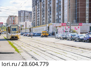 Трамвай № 17 на улице Менжинского. Москва (2010 год). Редакционное фото, фотограф Алёшина Оксана / Фотобанк Лори