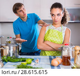 Upset man and frustrated woman at kitchen. Стоковое фото, фотограф Яков Филимонов / Фотобанк Лори