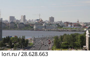 Исторический центр города и транспортная дамба. Казань, Татарстан, Россия (2018 год). Стоковое видео, видеограф Вадим Хомяков / Фотобанк Лори