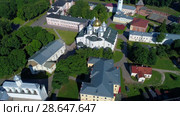 Софийский собор в кремле Великого Новгорода солнечным июньским днем (аэросъемка). Россия (2018 год). Стоковое видео, видеограф Виктор Карасев / Фотобанк Лори