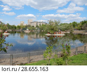 Пресненский пруд на старой территории зоопарка. Город Москва (2016 год). Редакционное фото, фотограф lana1501 / Фотобанк Лори