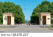 Московский парк Победы. Пропилеи. Санкт-Петербург (2018 год). Редакционное фото, фотограф Александр Щепин / Фотобанк Лори