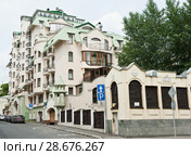 Сеченовский переулок, 2. Летний день. Москва (2018 год). Редакционное фото, фотограф E. O. / Фотобанк Лори