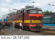 Киров. Электровоз переменного тока ЧС4т-282 на станции Киров-Пассажирский Горьковской железной дороги (2008 год). Редакционное фото, фотограф Дмитрий Щукин / Фотобанк Лори