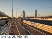 Мост Бетанкура, велодорожка. Санкт-Петербург (2018 год). Редакционное фото, фотограф Юлия Бабкина / Фотобанк Лори