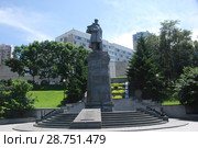 Памятник адмиралу Макарову. Владивосток. (2018 год). Редакционное фото, фотограф syngach / Фотобанк Лори