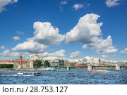 Прогулочные корабли на Неве Pleasure ships on the Neva (2018 год). Редакционное фото, фотограф Baturina Yuliya / Фотобанк Лори