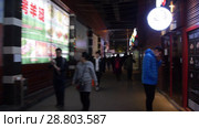 Ночной Пекин. Уличное движение. Beijing in evening - traffic at the crossroads. (2017 год). Стоковое видео, видеограф Евгений Романов / Фотобанк Лори
