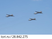 Три противолодочных самолета Ил-38Н принимают  участие в военно-морском параде в честь Дня ВМФ. Санкт-Петербург (2018 год). Редакционное фото, фотограф Виктор Карасев / Фотобанк Лори
