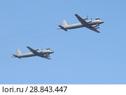 Два противолодочных самолета Ил-38Н в полете Фрагмент авиашоу на военно-морском параде в честь Дня ВМФ. Санкт-Петербург (2018 год). Редакционное фото, фотограф Виктор Карасев / Фотобанк Лори