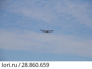 Самолет Ан-2 в воздухе. Голубое небо с облаками. Стоковое фото, фотограф Яковлев Сергей / Фотобанк Лори