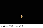 Полное лунное затмение 28 июля 2018 года. Total Lunar Eclipse on July 27–28, 2018. Стоковое видео, видеограф Евгений Романов / Фотобанк Лори
