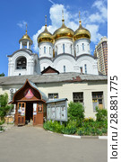 Церковная лавка Пантелеимоновского храма. Храм Преображения Господня. Город Жуковский. Раменский район. Московская область (2016 год). Редакционное фото, фотограф lana1501 / Фотобанк Лори