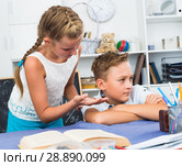 Girl is excusing for the offendedly boy. Стоковое фото, фотограф Яков Филимонов / Фотобанк Лори