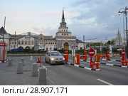 Платная парковка на Комсомольской площади. Башня Казанского вокзала. Красносельский район. Город Москва (2016 год). Редакционное фото, фотограф lana1501 / Фотобанк Лори