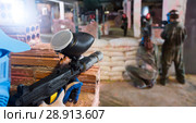 Players attack the in enemy behind barricades. Стоковое фото, фотограф Яков Филимонов / Фотобанк Лори