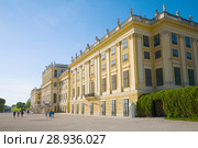 У дворца Шёнбрунн солнечным днем. Вена, Австрия (2018 год). Стоковое фото, фотограф Виктор Карасев / Фотобанк Лори