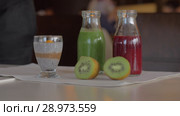 Fruit cocktails, tapioca dessert and fresh kiwi in cafe. Стоковое видео, видеограф Данил Руденко / Фотобанк Лори