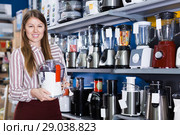 woman suggesting functional blender. Стоковое фото, фотограф Яков Филимонов / Фотобанк Лори