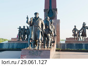 Россия, Тюменская область, Ханты-Мансийский  округ; город Нефтеюганск; Памятник  "Первопроходцам, основателям города Нефтеюганска, посвящается" (2018 год). Редакционное фото, фотограф Александр Циликин / Фотобанк Лори
