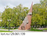 Россия, Тюмень, памятник "Молодым созидателям земли Тюменской", открыт 14 августа 2018 г. Редакционное фото, фотограф Александр Циликин / Фотобанк Лори