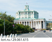 Вид на здание Центрального академического Театра Российской армии (ЦАТРА). Летний день. Москва. Россия (2018 год). Редакционное фото, фотограф E. O. / Фотобанк Лори