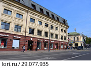Москва. Дом на улице Лубянский проезд, 27/1 ст1, Солянский проезд, 1, Большой Спасоглинищевский переулок, 14 со стороны Солянского проезда (2018 год). Редакционное фото, фотограф Овчинникова Ирина / Фотобанк Лори