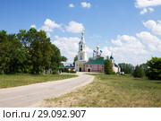 Дорога к Санаксарскому монастырю в Мордовии (2014 год). Стоковое фото, фотограф Солодовникова Елена / Фотобанк Лори