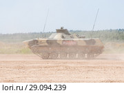 Машина разведки и управления огнем артиллерии 1В119 "Реостат" на пыльной дороге. Международный военно-технический форум "Армия-2018". Полигон "Алабино" в Московской области. Редакционное фото, фотограф Алёшина Оксана / Фотобанк Лори